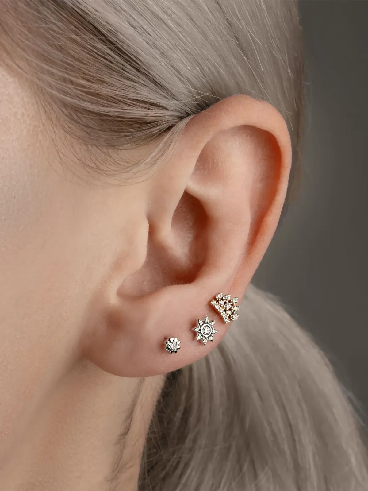 Lark & Berry 14K イエローゴールド ロイヤルクラウン ダイヤモンドスタッドピアス - 画像3