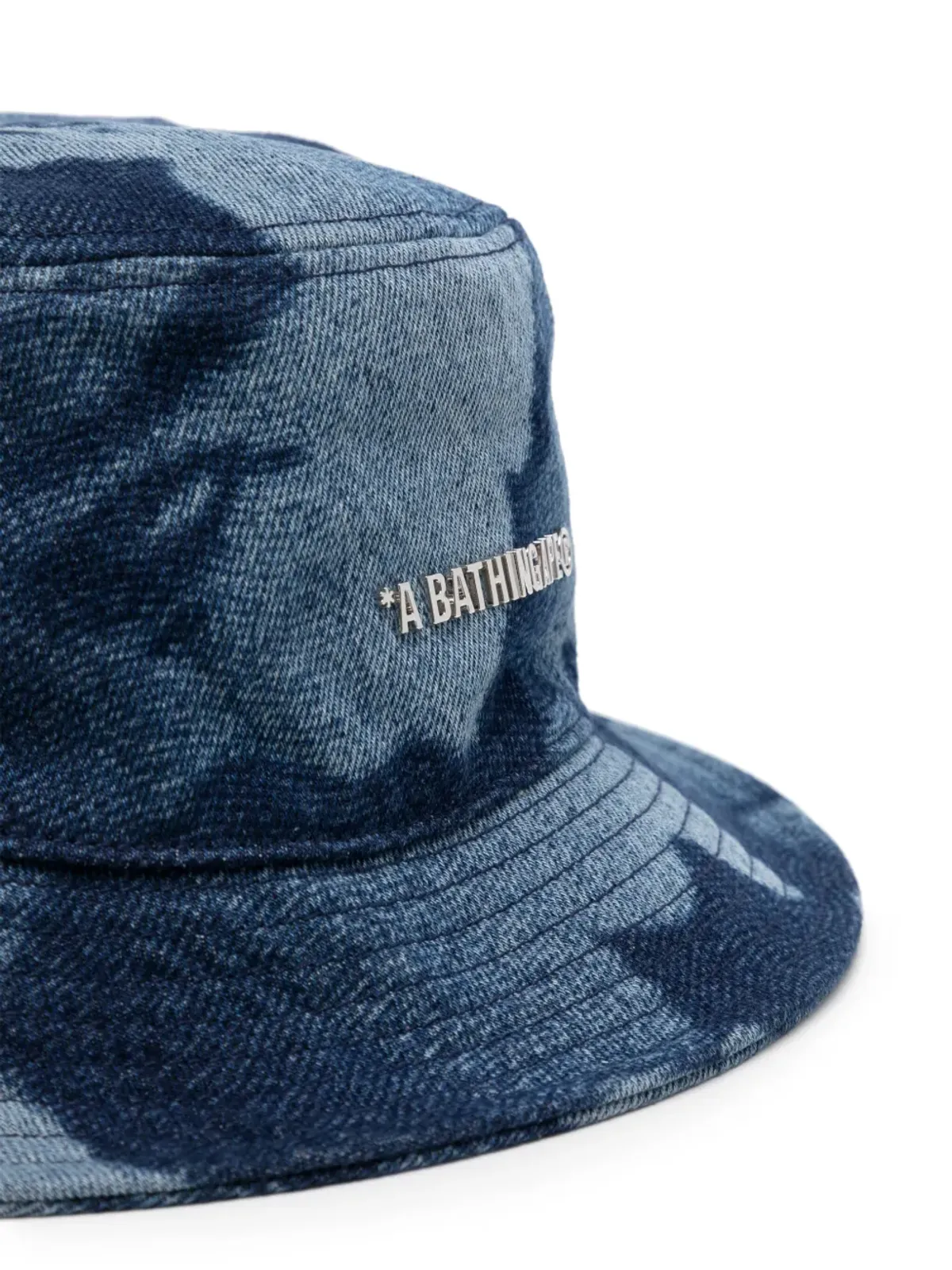 A BATHING APE® ロゴプレート付きデニムバケットハット - 画像2