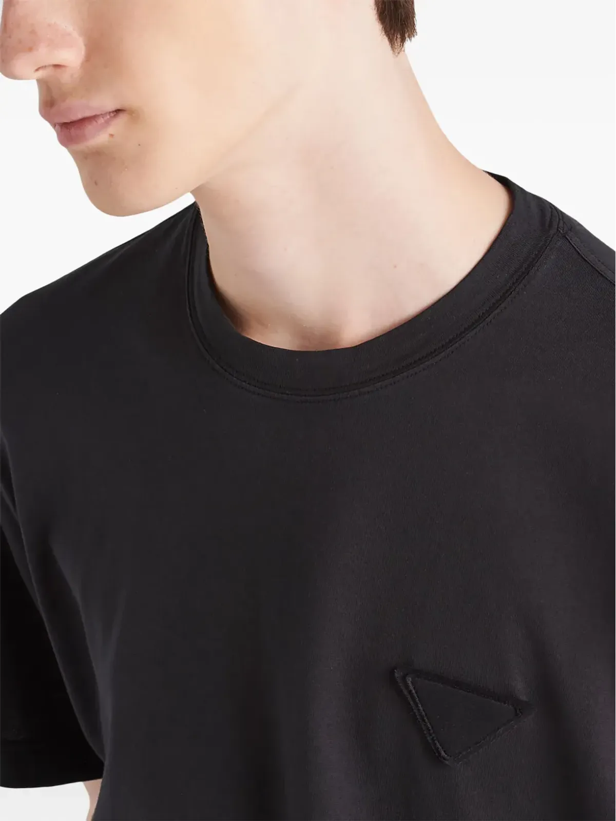 Prada ロゴパッチ コットン Tシャツ ブラック - 画像3