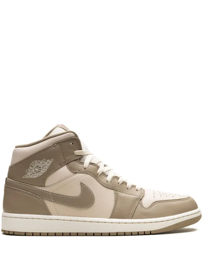 Jordan Jordan エアジョーダン 1 ミッド レジェンド ライトブラウン スニーカー ニュートラルの商品画像