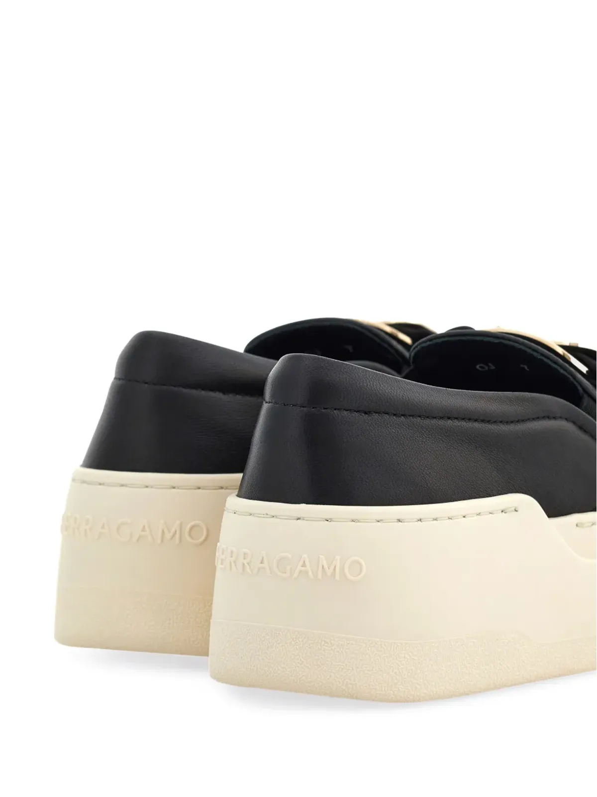 Ferragamo 新作 Varaプレート・スリップオン・スニーカー - ブラック - 画像3