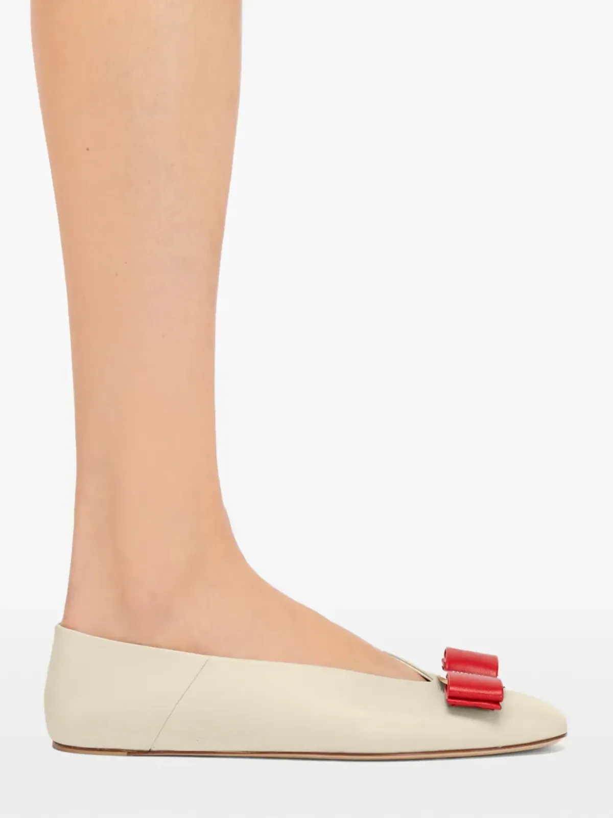 Ferragamo Vara レザー バレリーナシューズ - ホワイト - 画像5