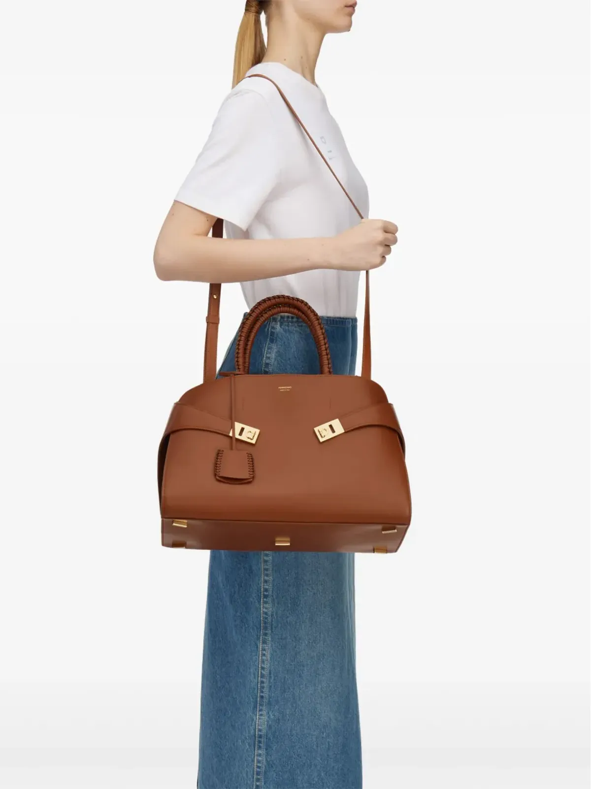 Ferragamo ザ・ハグ レザー トートバッグ ブラウン - 画像3