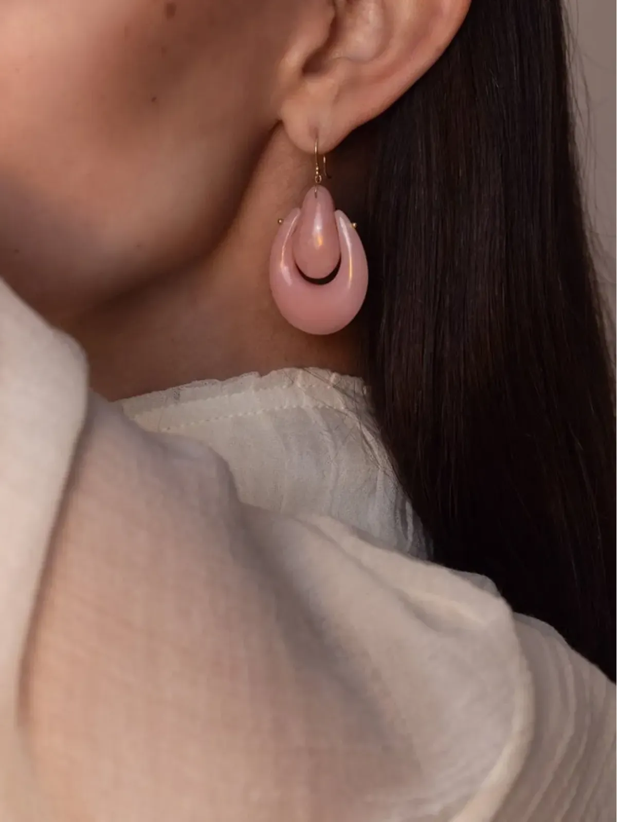 Ten Thousand Things 18kt yellow gold large O'Keeffe opal earrings - 画像2