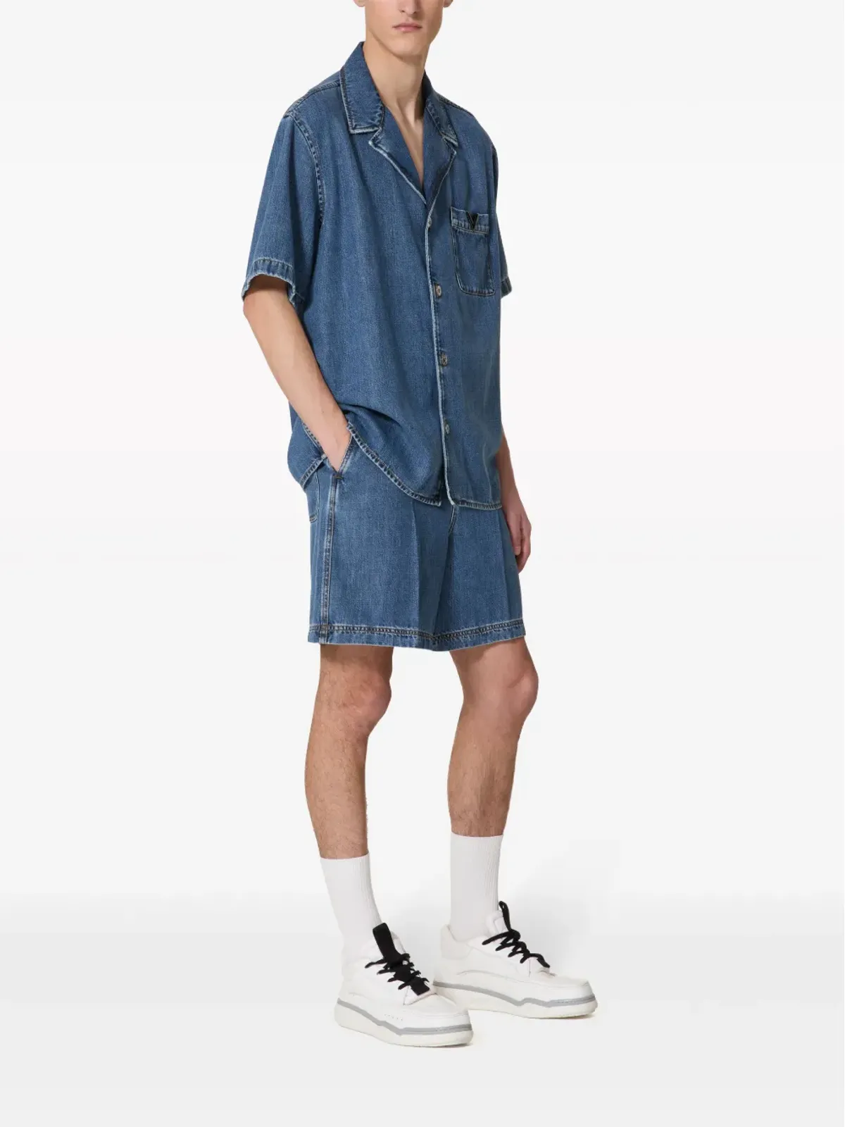 Valentino Garavani Vディテール デニムボウリングシャツ ブルー - 画像2