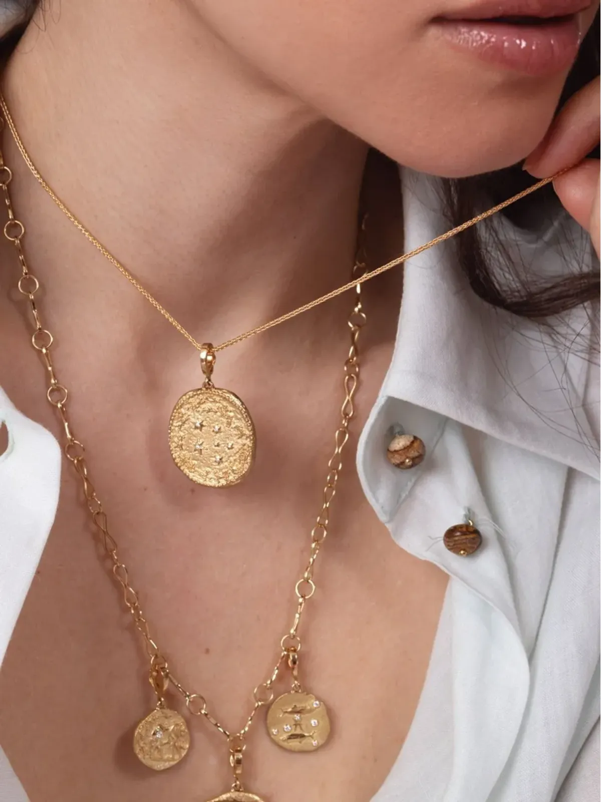 Azlee 18K イエローゴールド 大型 Zodiac ダイヤモンド チャーム - 画像2