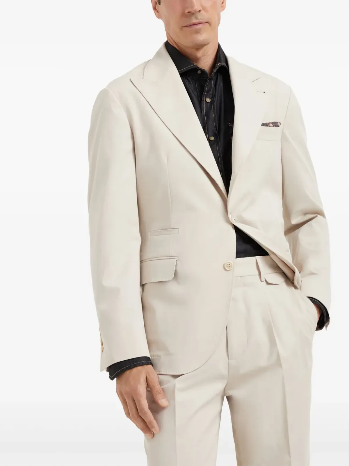 Brunello Cucinelli 解体的デザインのギャバジン 大きめラペル ブレザー ニュートラルカラー - 画像3