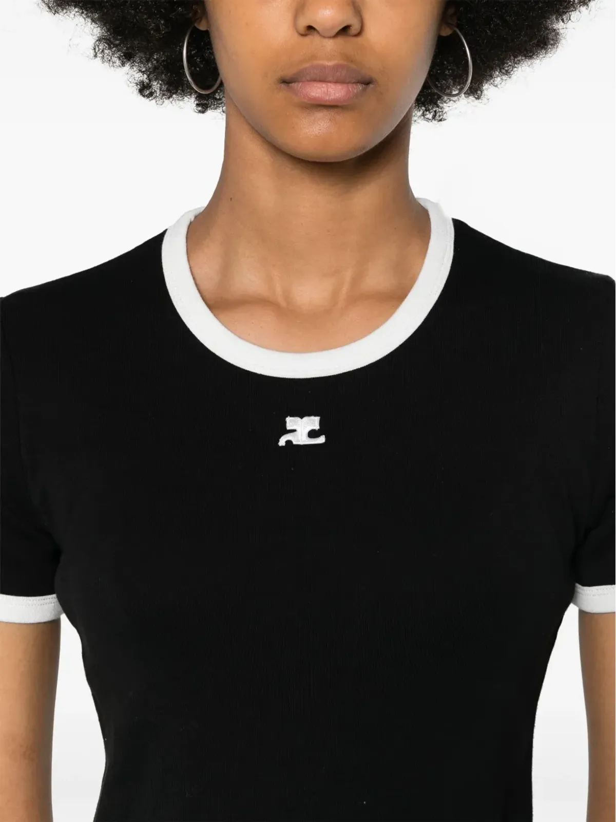 Courrèges ロゴパッチ・コントラストトリム Tシャツ - ブラック - 画像5