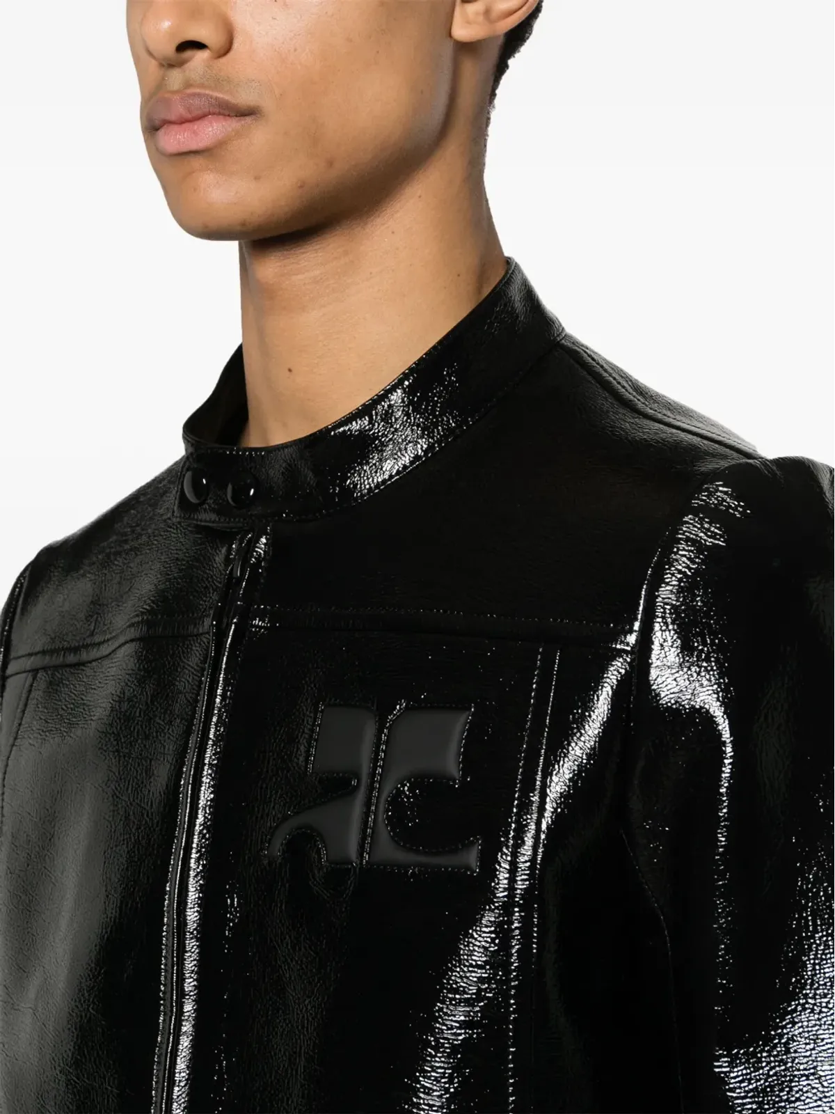 Courrèges ロゴアップリケ ハイシャイン ジャケット ブラック - 画像5