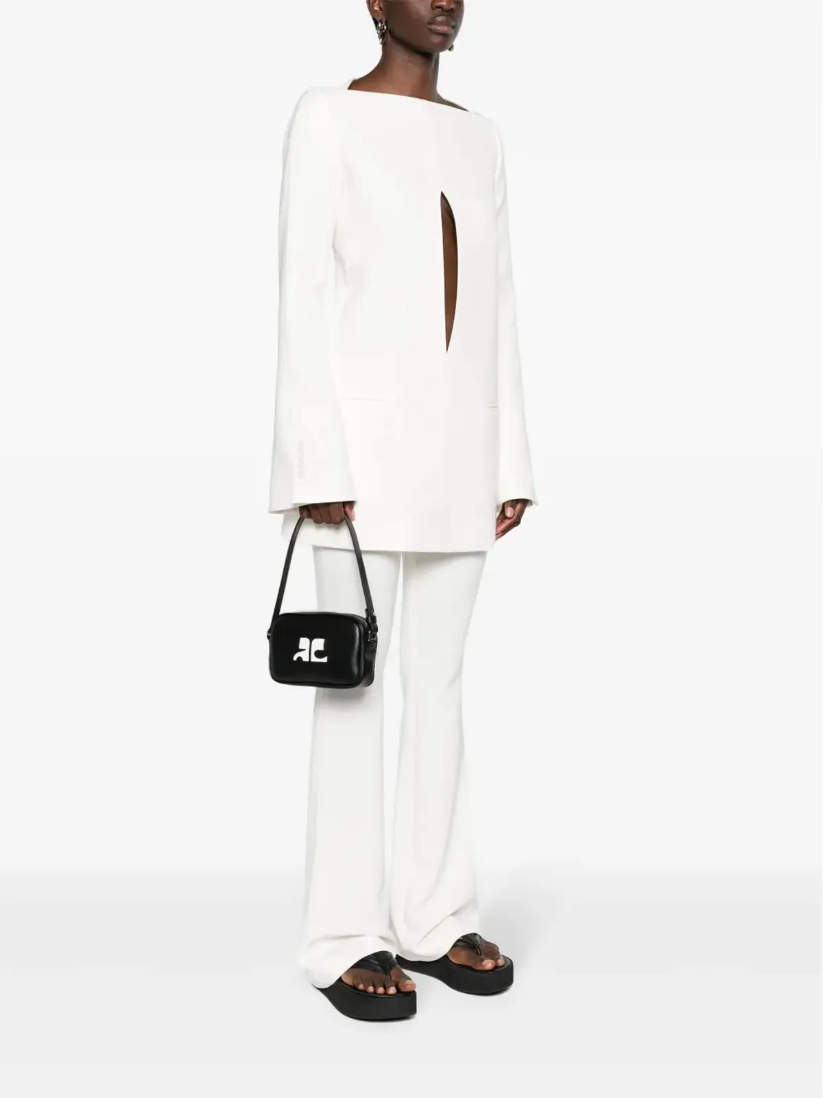 Courrèges ロゴアップリケ レザー ショルダーバッグ - 画像2