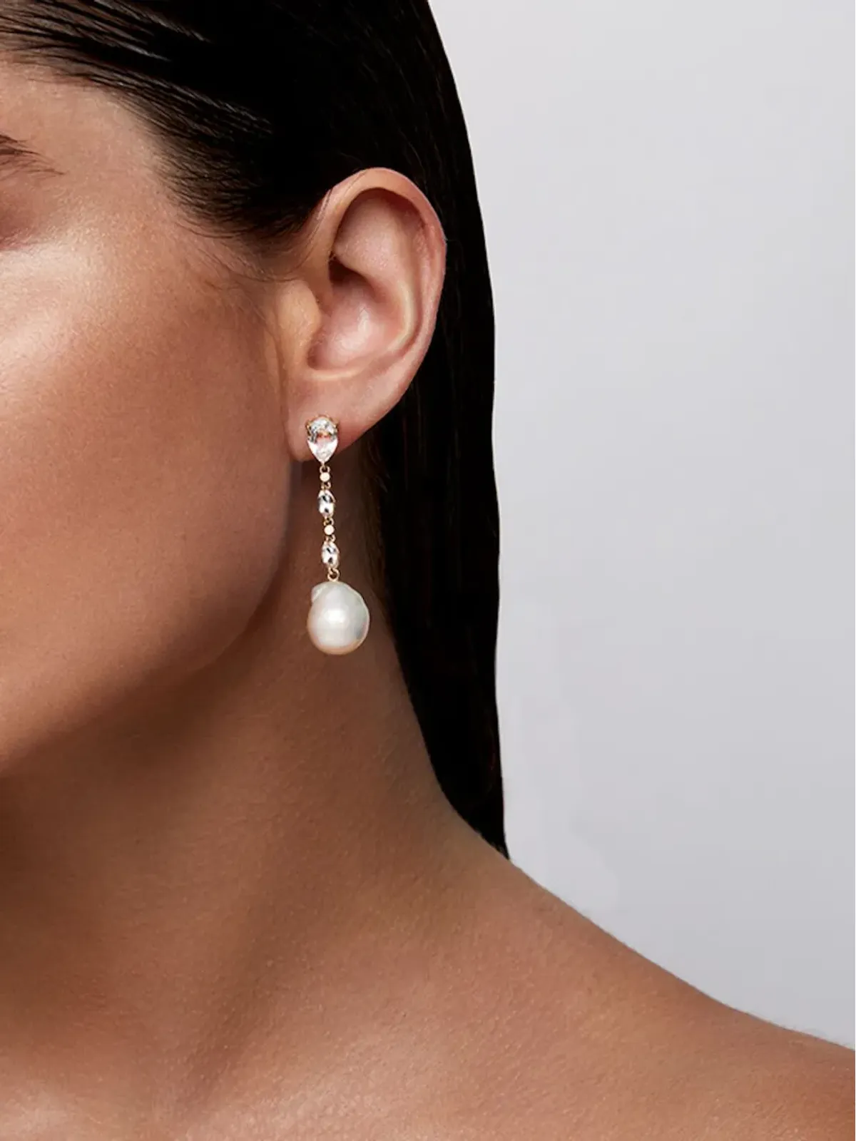 Mateo 14kt イエローゴールド ダイヤモンドとホワイトトパーズ ドロップピアス - ホワイト - 画像3
