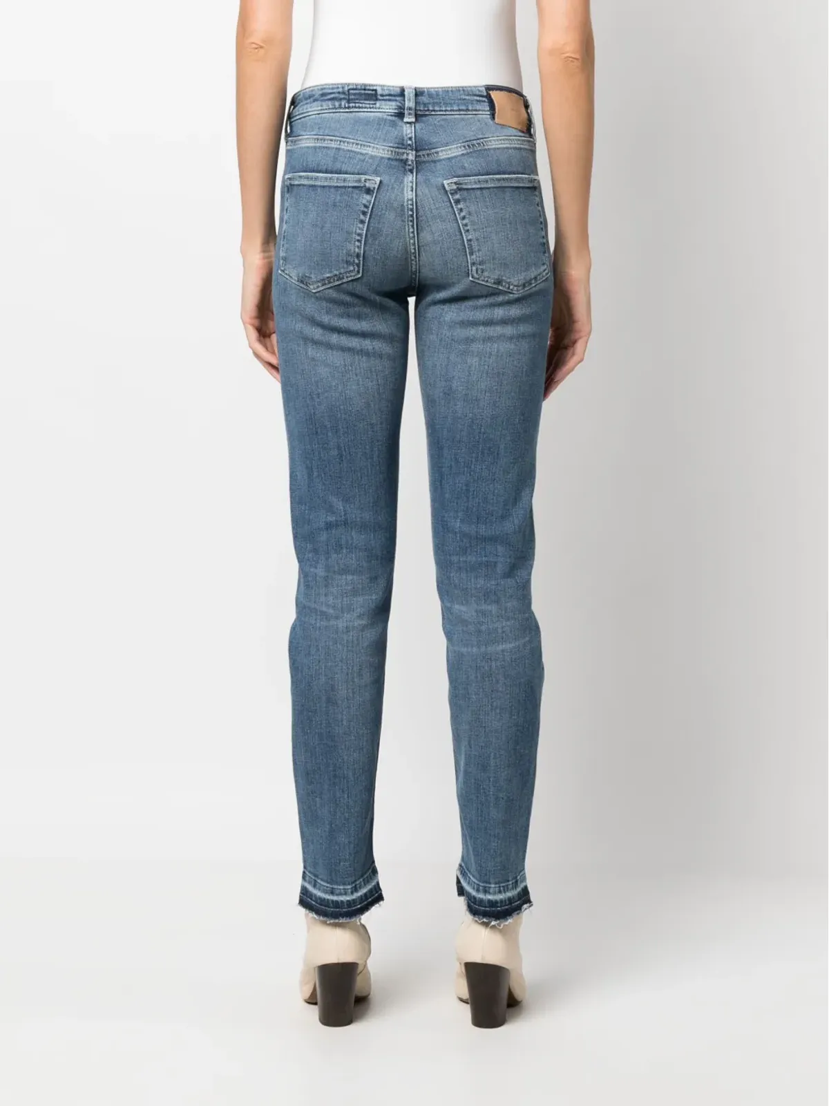 AG Jeans ガールフレンド distressed テーパードジーンズ - 画像4