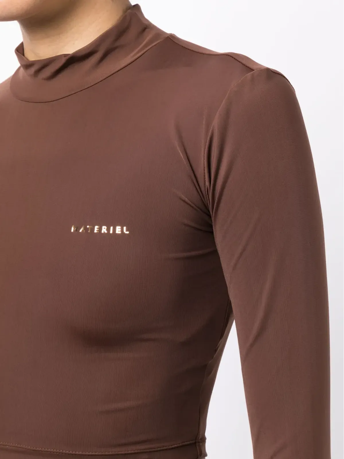 Materiel ラミネートロゴ ロールネックトップ ブラウン - 画像5