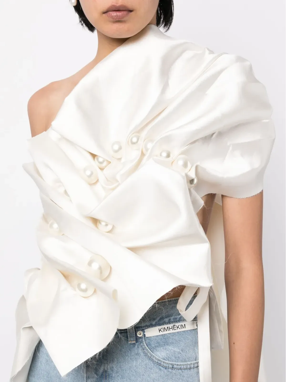 Kimhekim asymmetric gathered pearl-detail blouse - White - 画像5