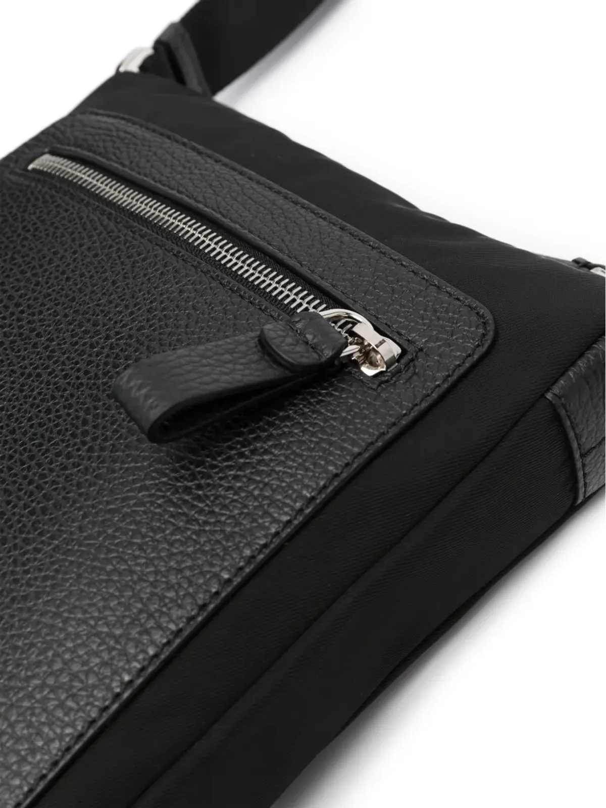 Giorgio Armani ロゴデボースド ジップファスニング ショルダーバッグ - 画像4