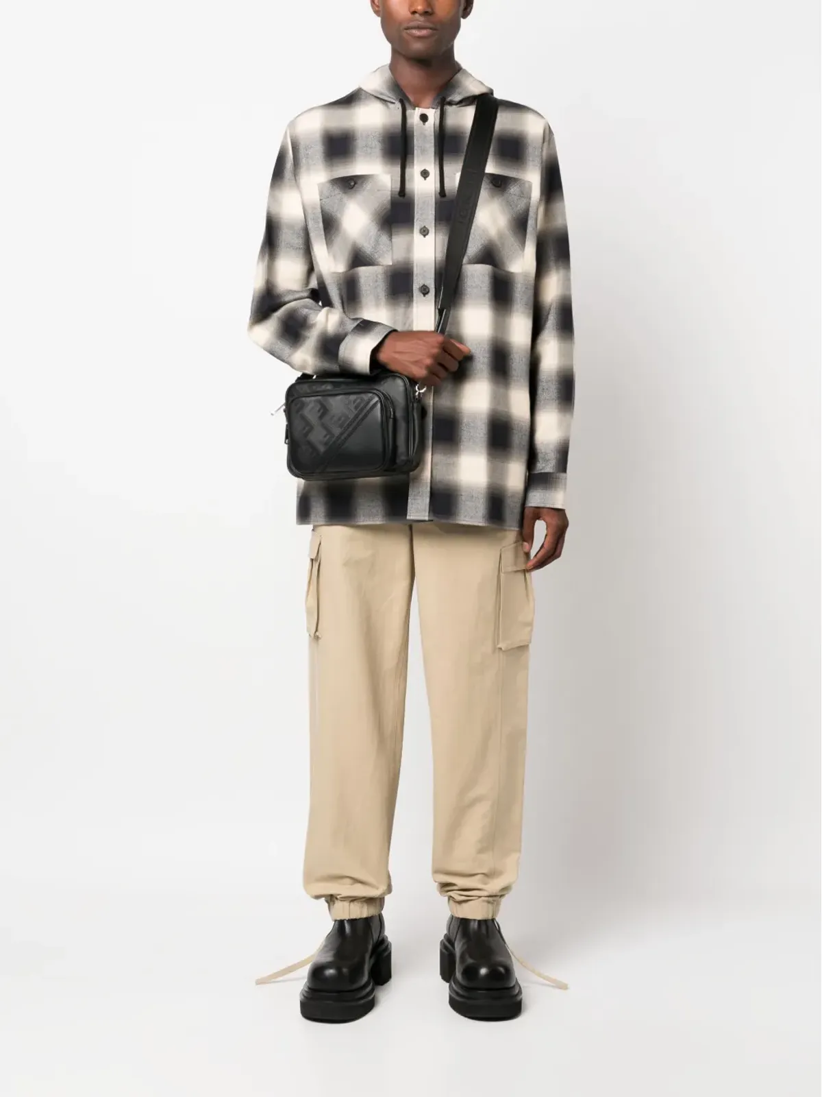 FENDI シャドウ ダイアゴナル メッセンジャー バッグ - ブラック - 画像2