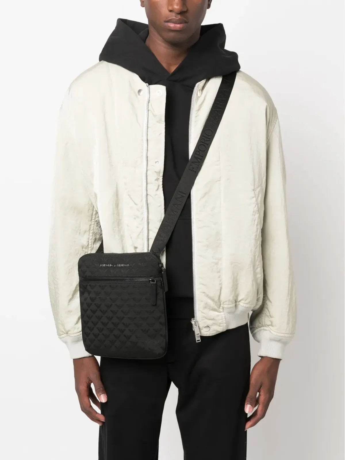 Emporio Armani ロゴジャカード メッセンジャーバッグ - 画像2