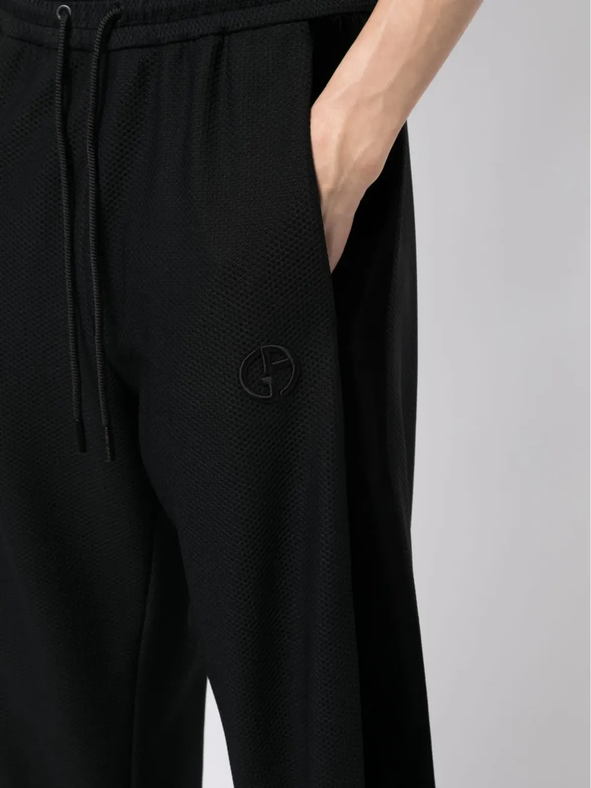 Giorgio Armani ロゴ刺繍 テーパード トラックパンツ ブラック - 画像5