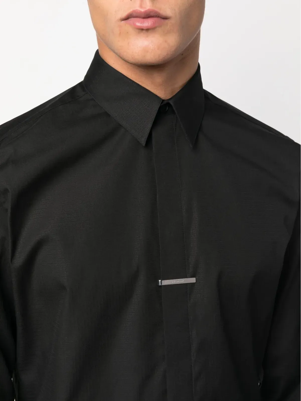 Givenchy ロゴプレート付き ポインテッドカラー コットンシャツ ブラック - 画像5