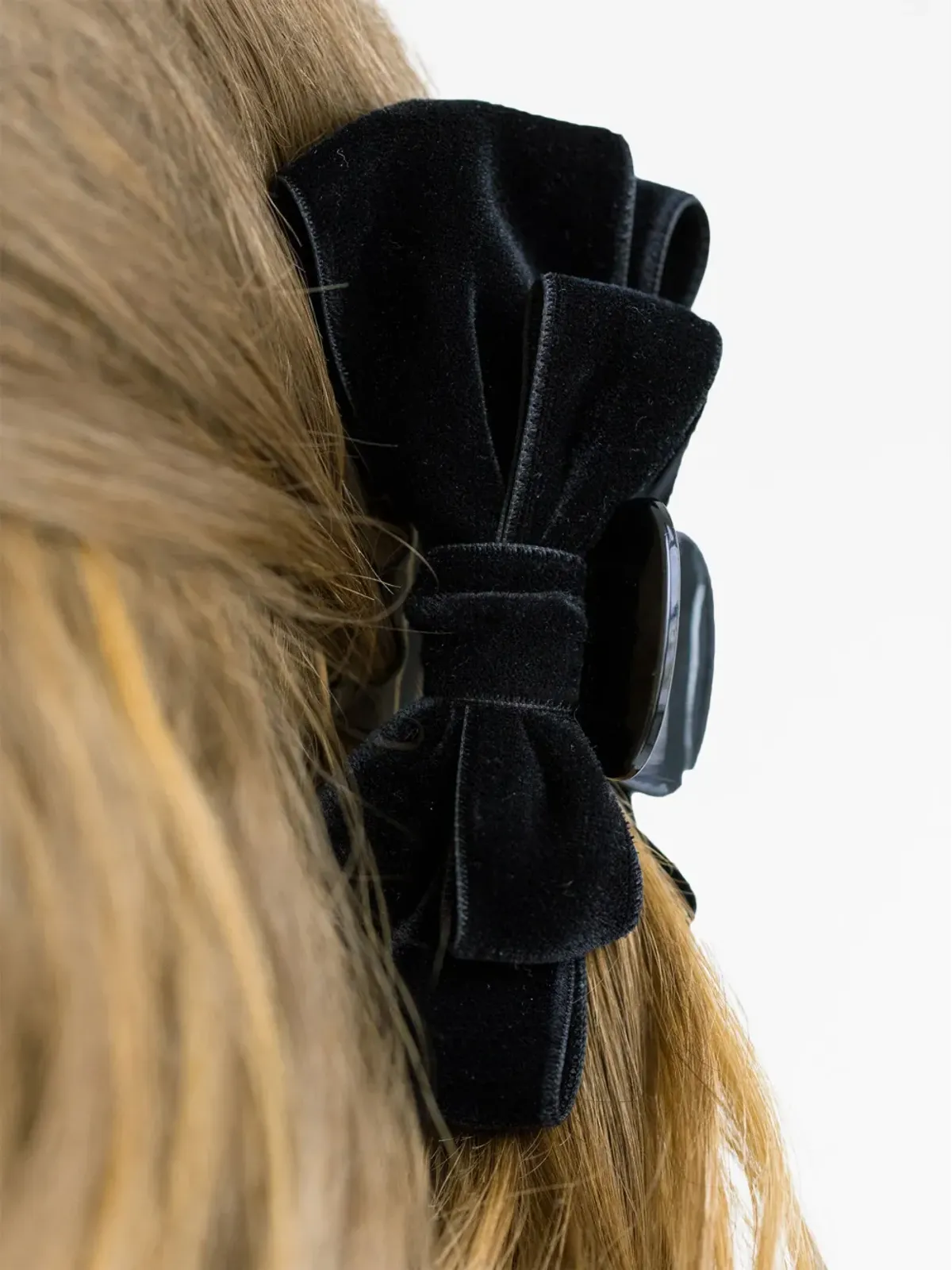 Jennifer Behr Matilda ボウ付きクロークリップ ブラック - 画像2