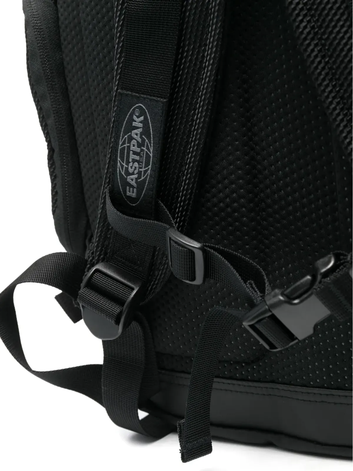 Eastpak Tecum ロゴパッチ バックパック ブラック - 画像4