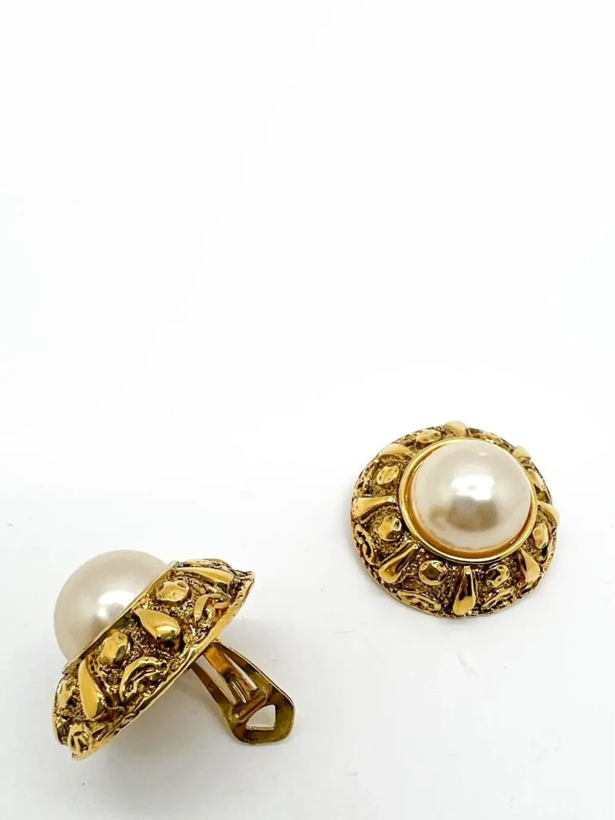 Jennifer Gibson Jewellery ヴィンテージ フレンチ クチュール エトラスカン ギャラリー付き ハーフパール ピアス 1980年代 ゴールド - 画像3