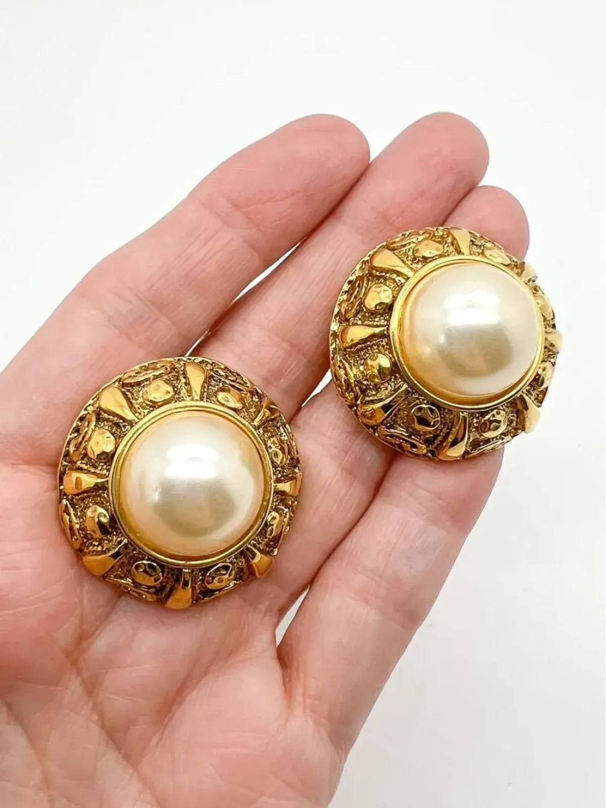 Jennifer Gibson Jewellery ヴィンテージ フレンチ クチュール エトラスカン ギャラリー付き ハーフパール ピアス 1980年代 ゴールド - 画像4