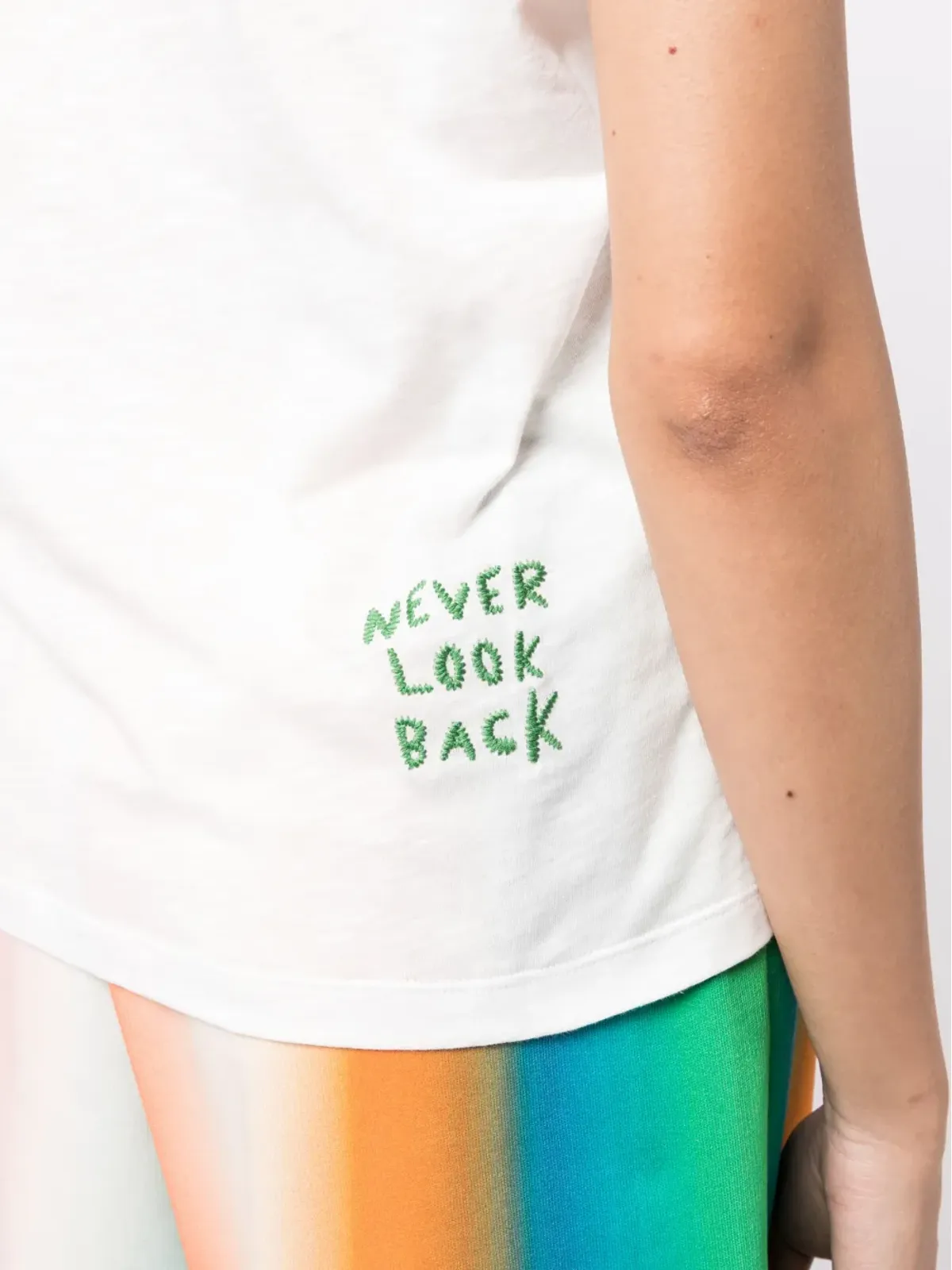 Mira Mikati ロゴ刺繍入りオーガニックコットンTシャツ - 画像5