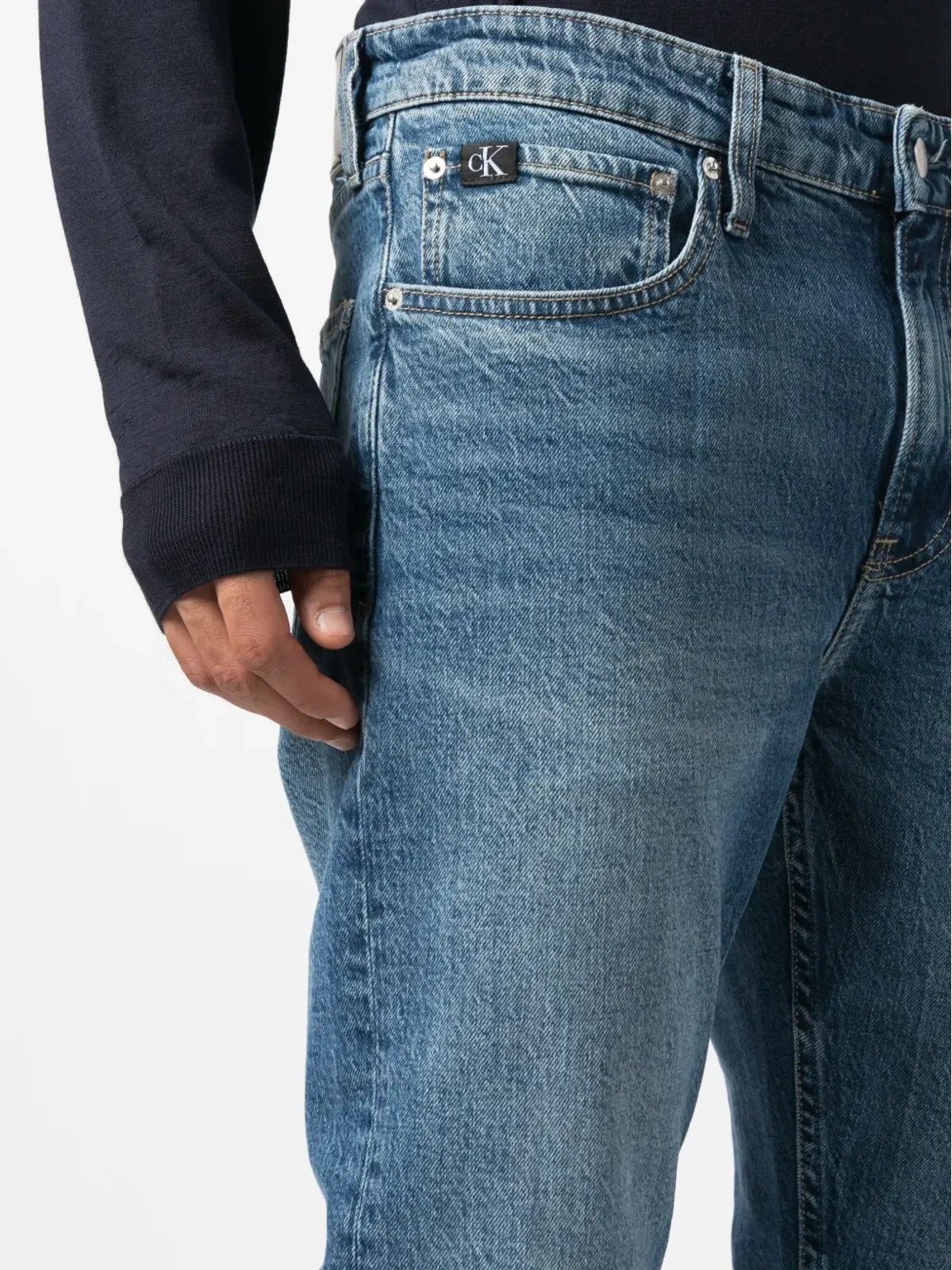 Calvin Klein Jeans ロゴパッチ付きスリムカットジーンズ - 画像5