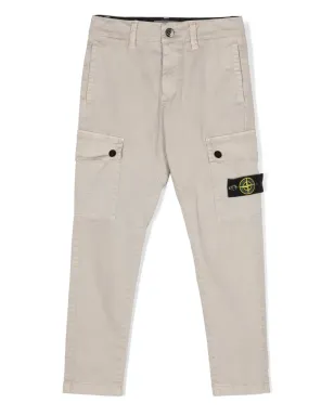 Stone Island Junior コンパスバッジ付きスリムフィットカーゴパンツ（グレー） - サムネイル1
