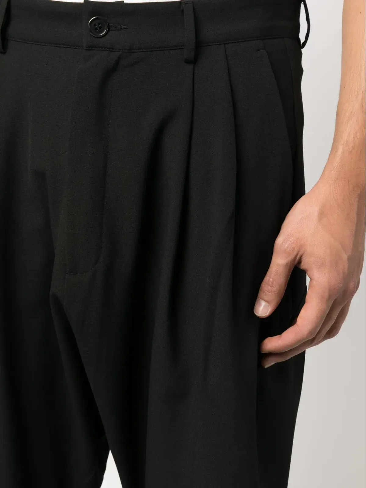 Henrik Vibskov ドロップクロッチ テーパードパンツ - 画像5