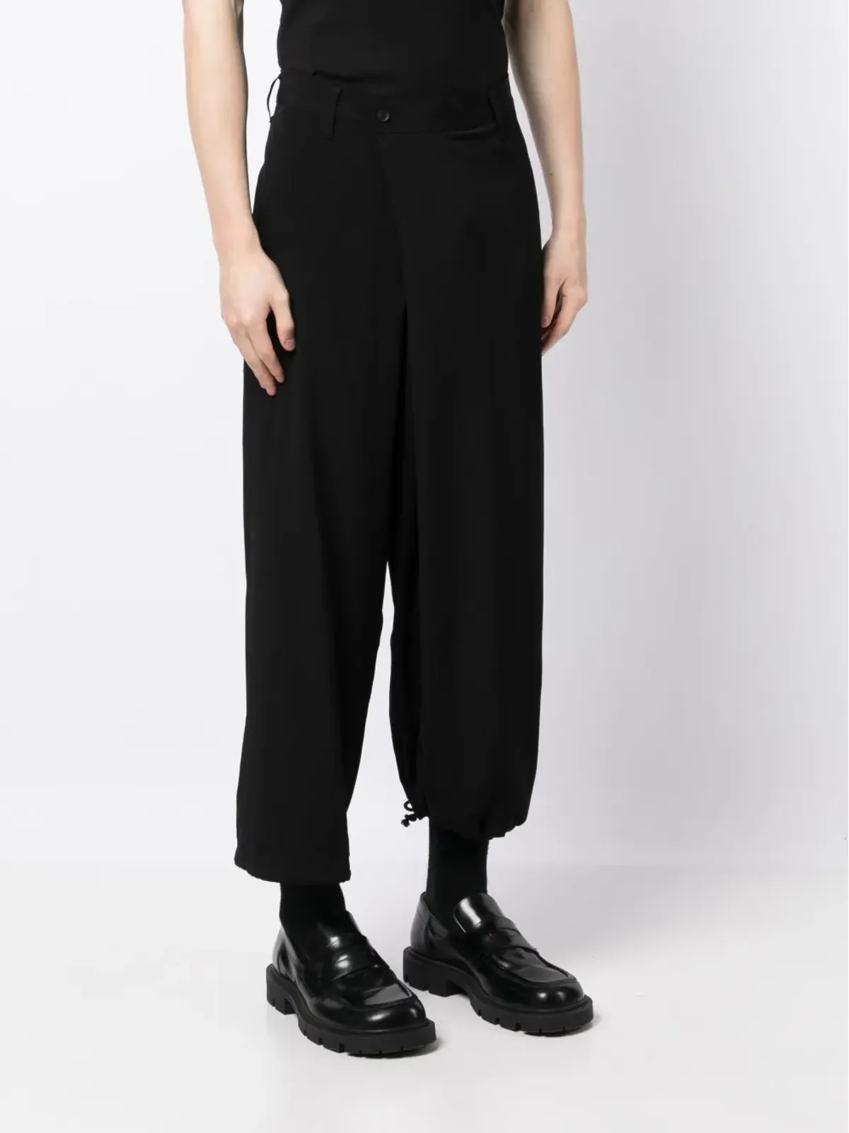 Yohji Yamamoto アシンメトリック クロップドパンツ - 画像3
