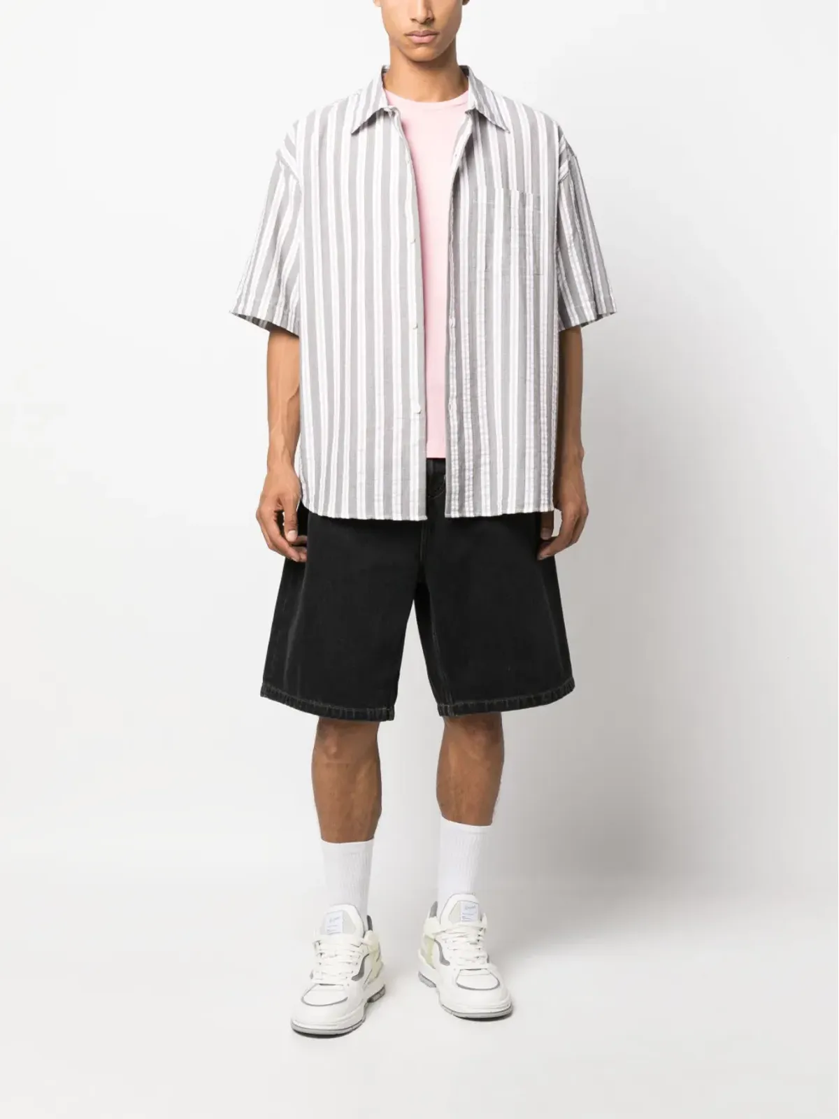 Carhartt WIP ロゴパッチ付きワイドレッグデニムショーツ - ブラック - 画像2
