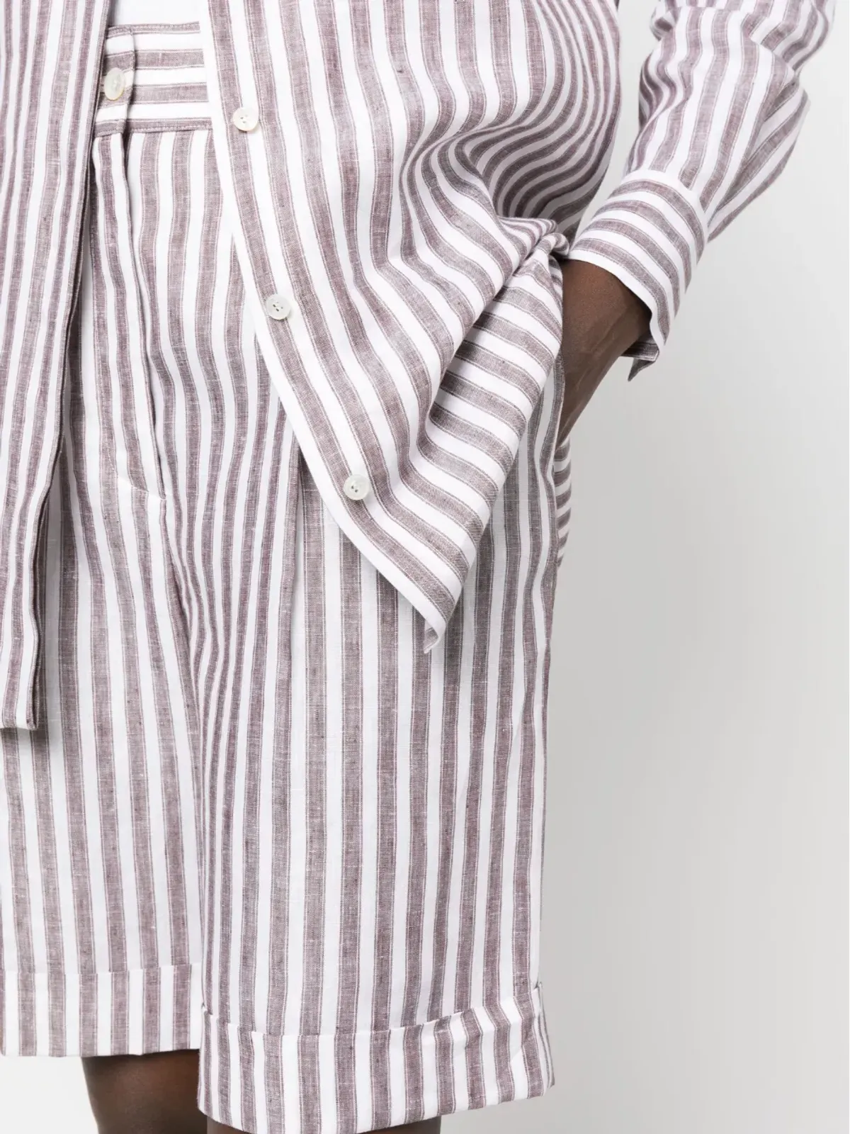 Kiton 縦ストライプ膝丈ショートパンツ - 画像5