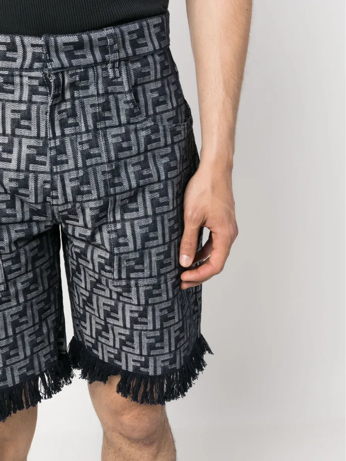 FENDI フリンジ付きモノグラム バミューダショーツ - 画像5