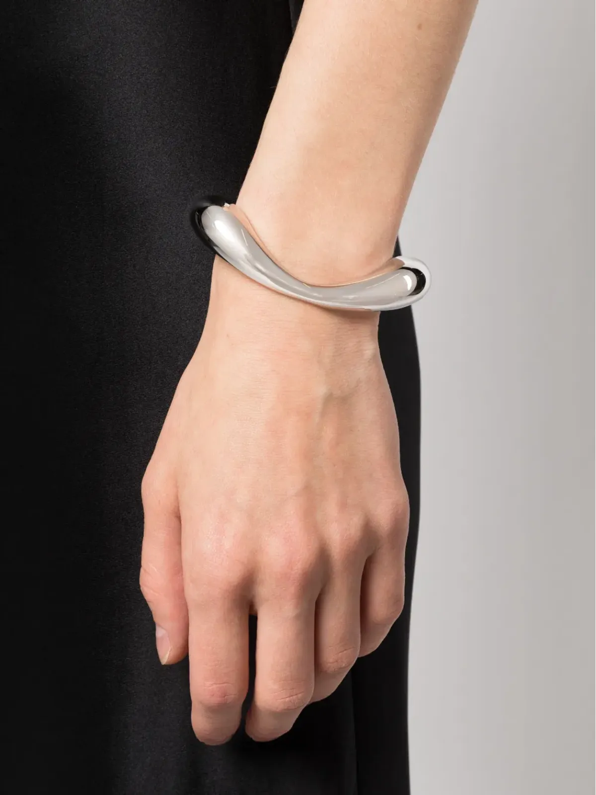 Charlotte Chesnais Lips sterling-silver cuff bracelet - 画像2