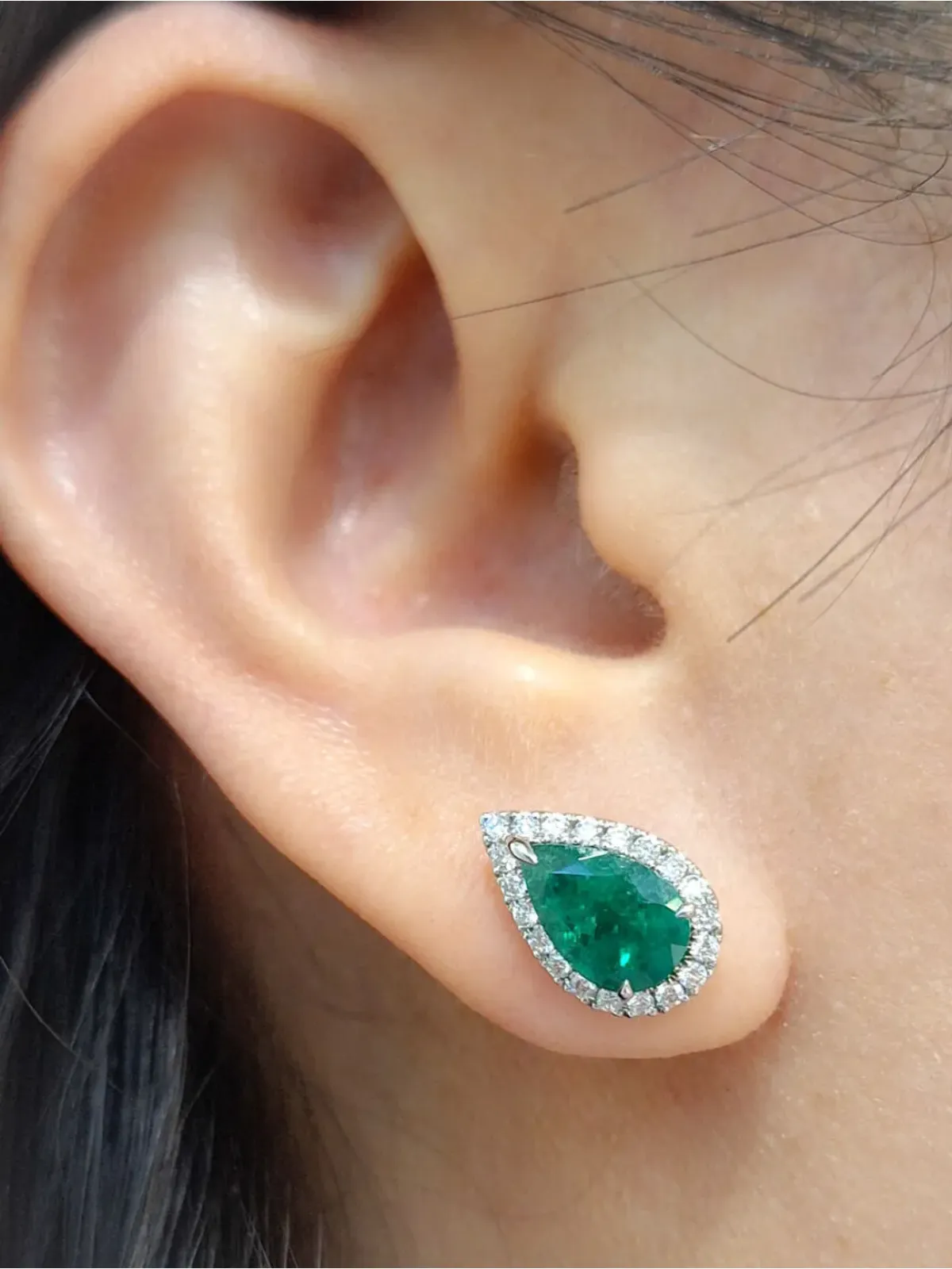 HYT Jewelry エメラルドとダイヤモンドのイヤリング（シルバー） - 画像2