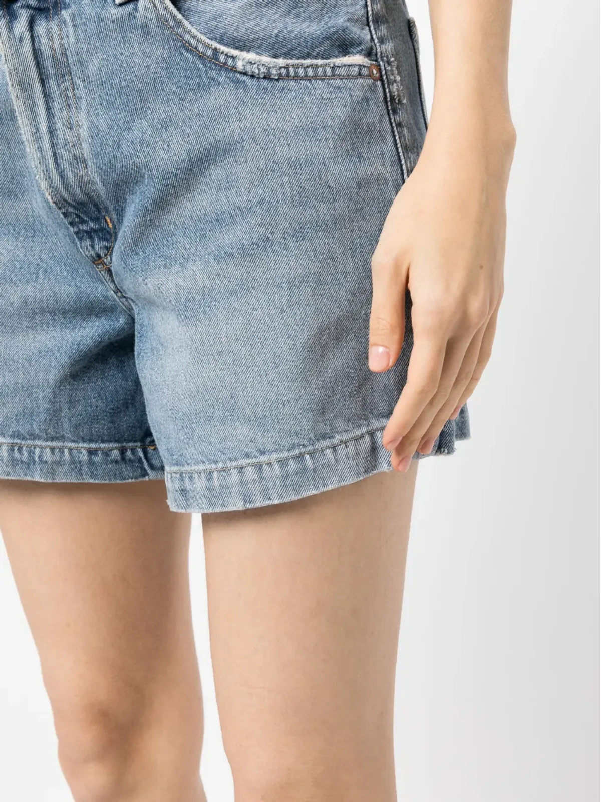 AGOLDE Magda デニムショートパンツ - 画像5