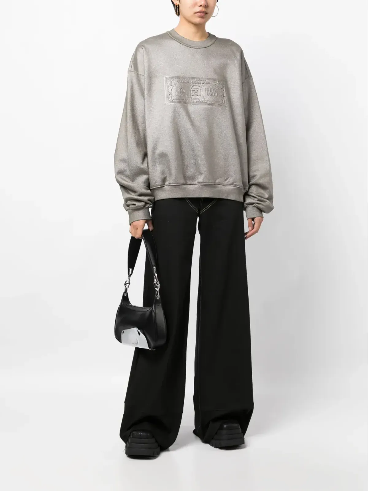 Alexander Wang ロゴエンボス メタリック仕上げ スウェットシャツ（グレー） - 画像3