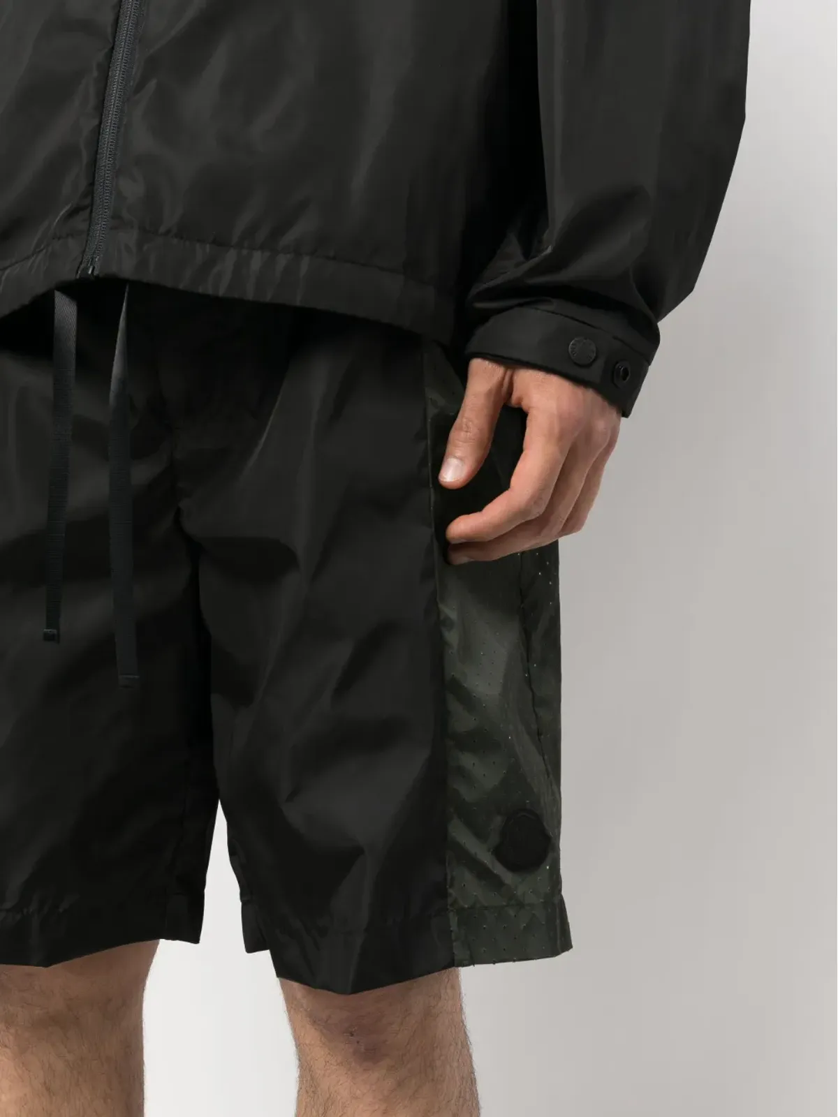 Moncler カラーブロック ベルマダショーツ - 画像5