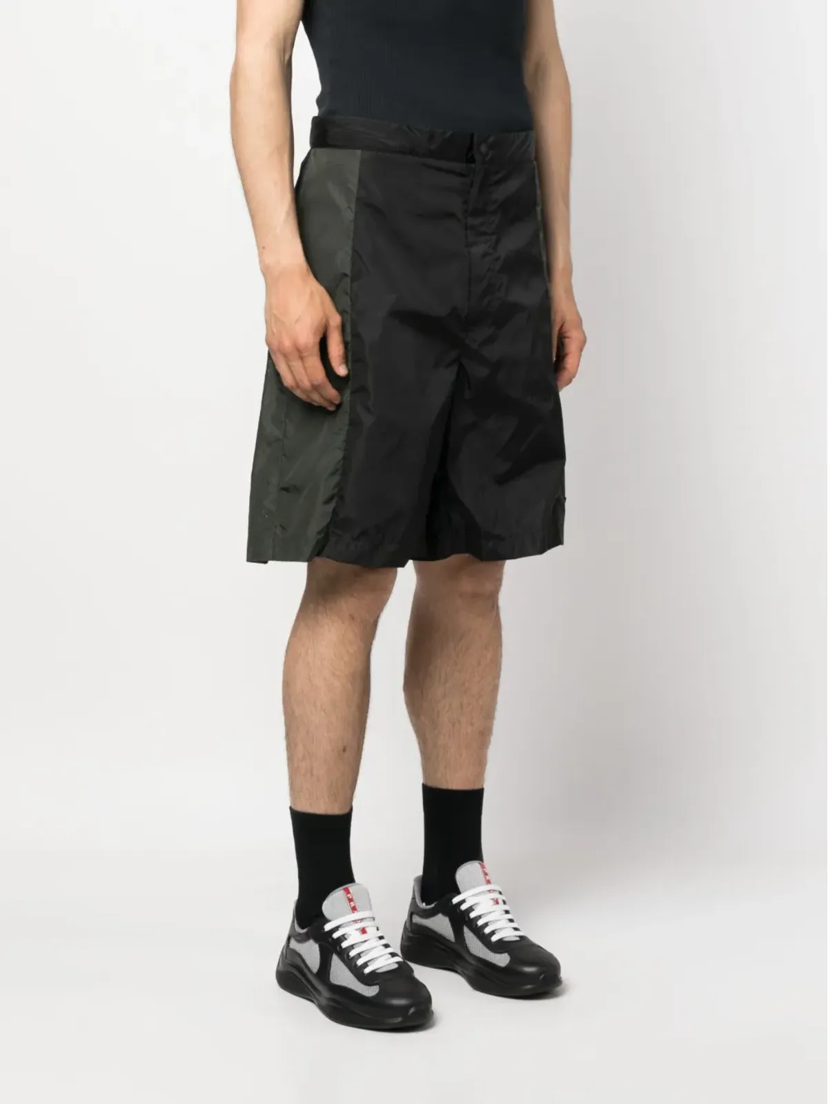 Moncler カラーブロック ベルマダショーツ - 画像3