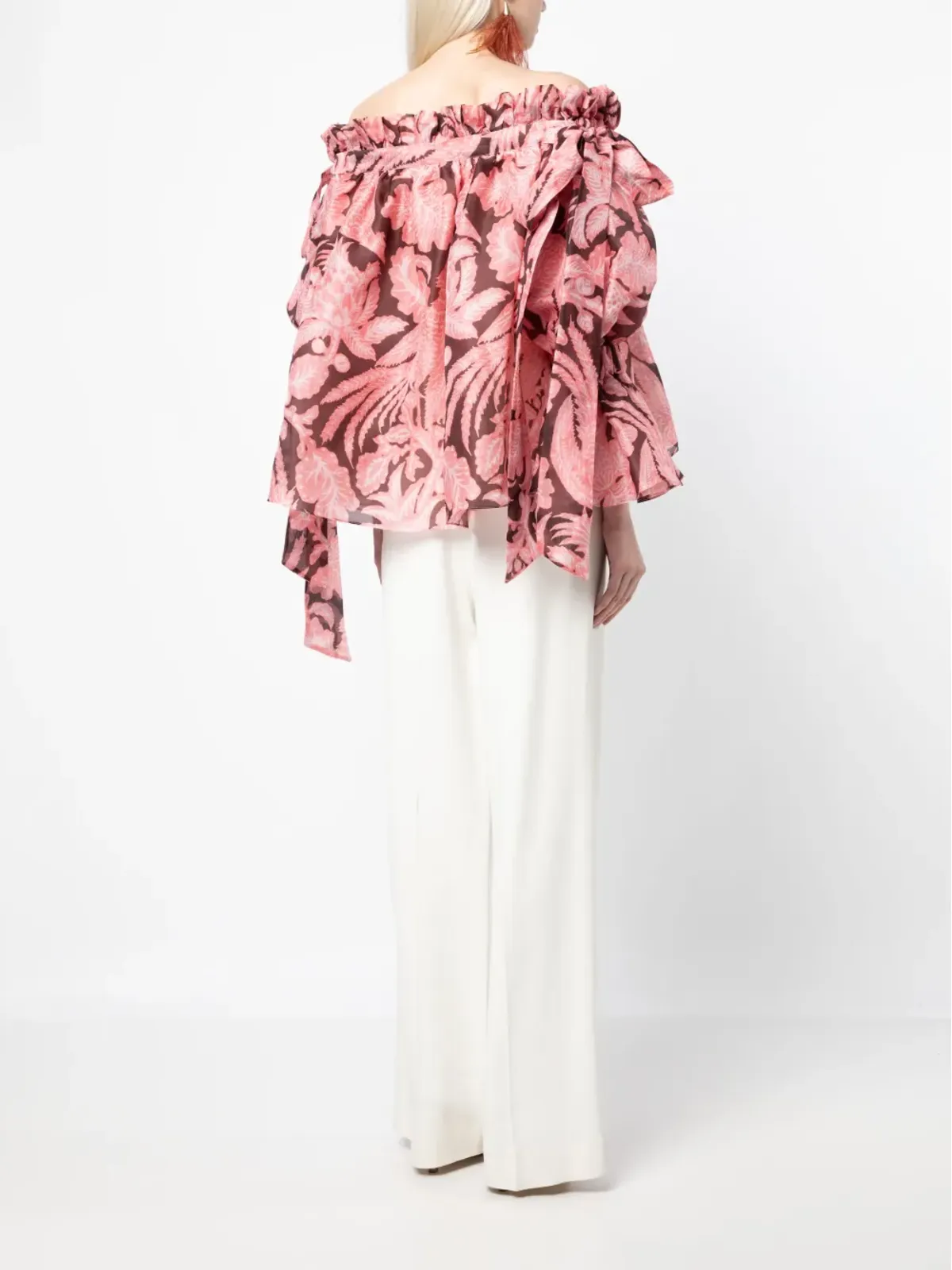 Biyan ピンクのフリル花柄シルクブラウス - 画像4