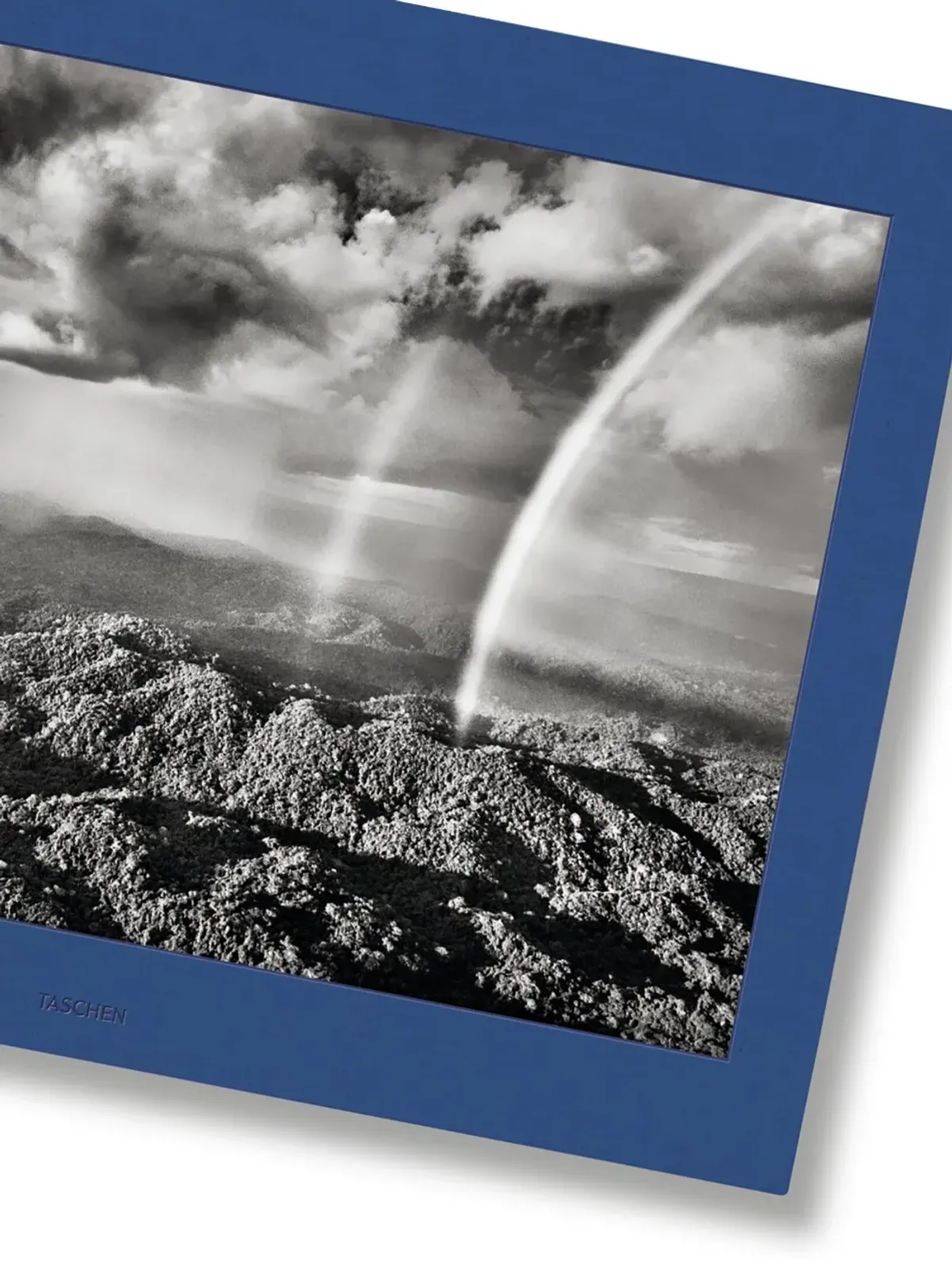 TASCHEN アマゾン by Sebastian Salgado - Blue - 画像2