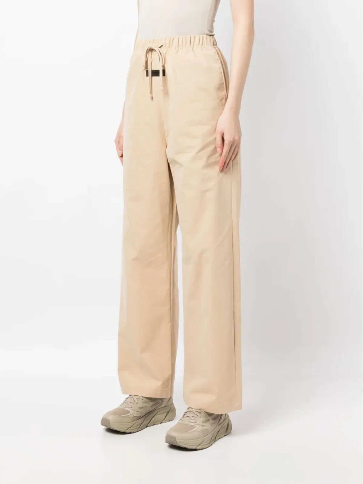 FEAR OF GOD ESSENTIALS ロゴパッチ付きドローストリングウエストバンドパンツ - Brown - 画像3
