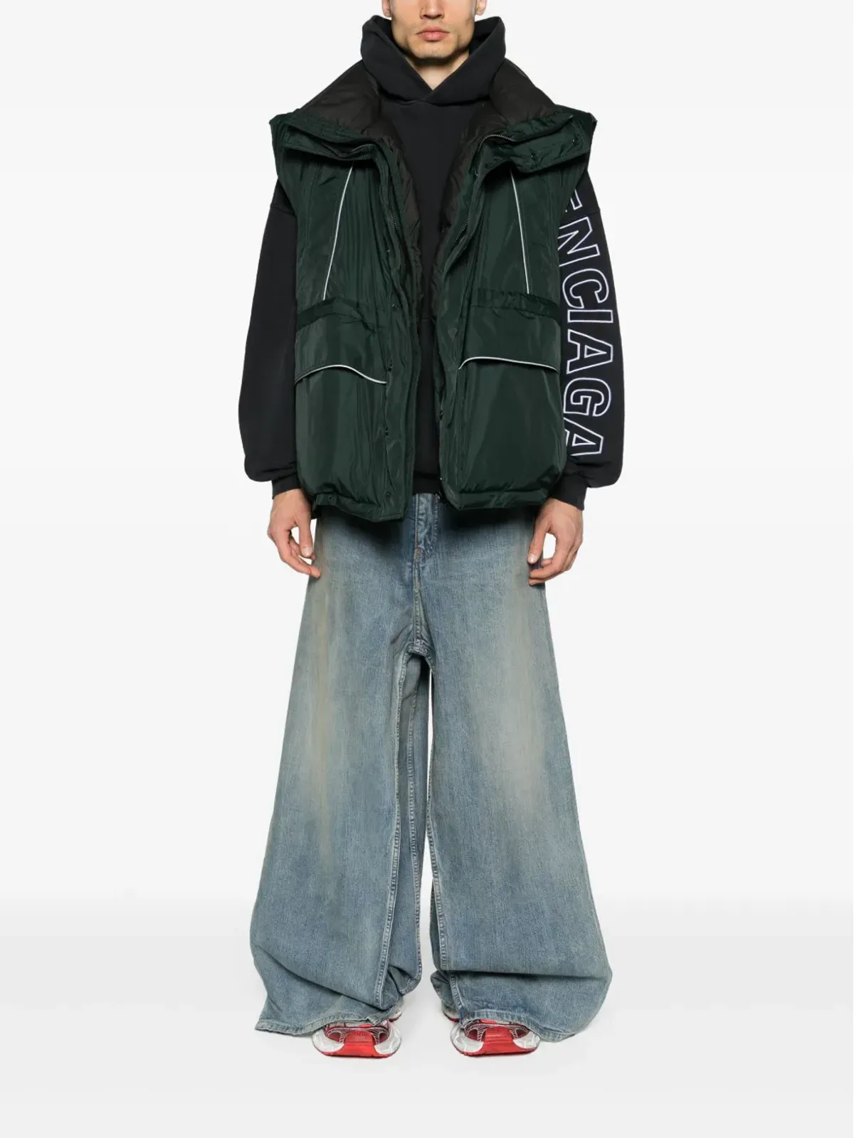 Balenciaga ロゴプリント ダウンベスト - 画像2