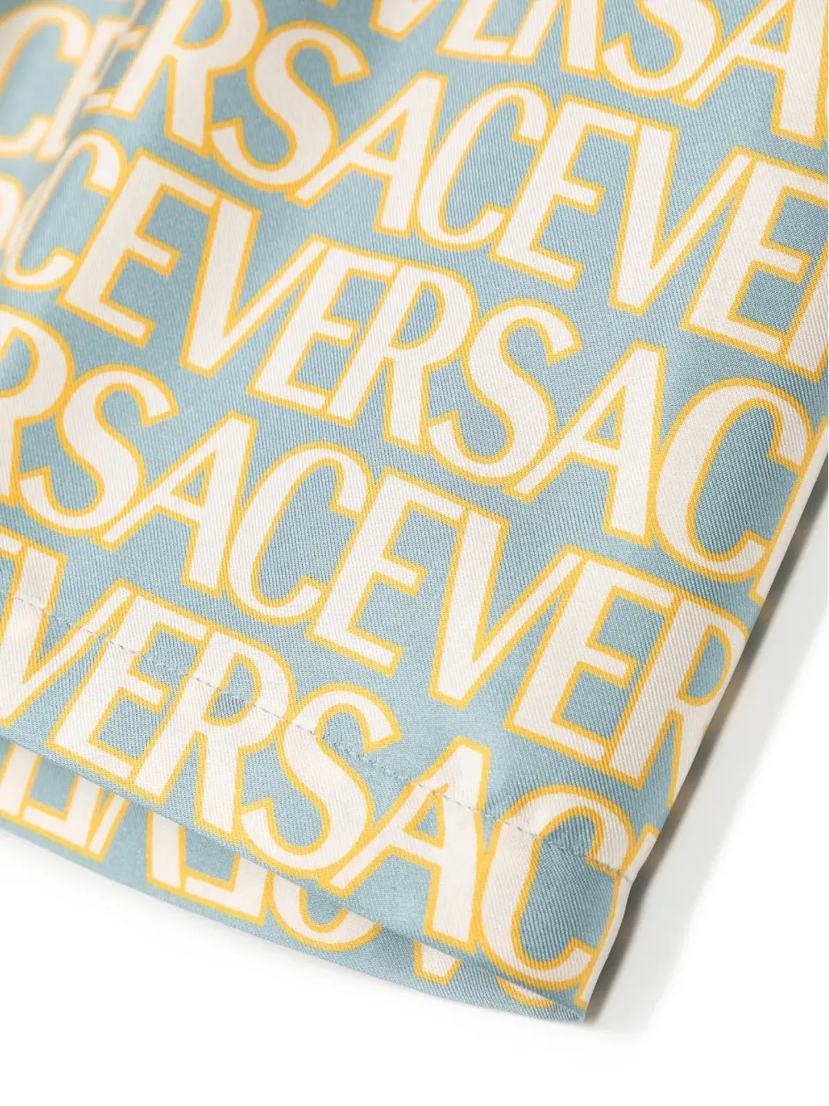 Versace Kids オールオーバーロゴ入りシルクショーツ - 画像3