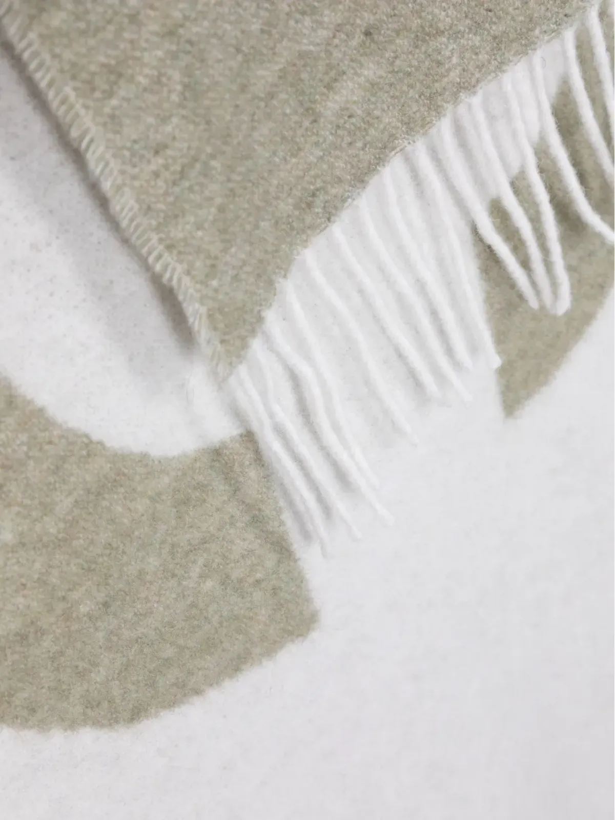 A.P.C. インターシャ編み ロゴ入りスカーフ - 画像3