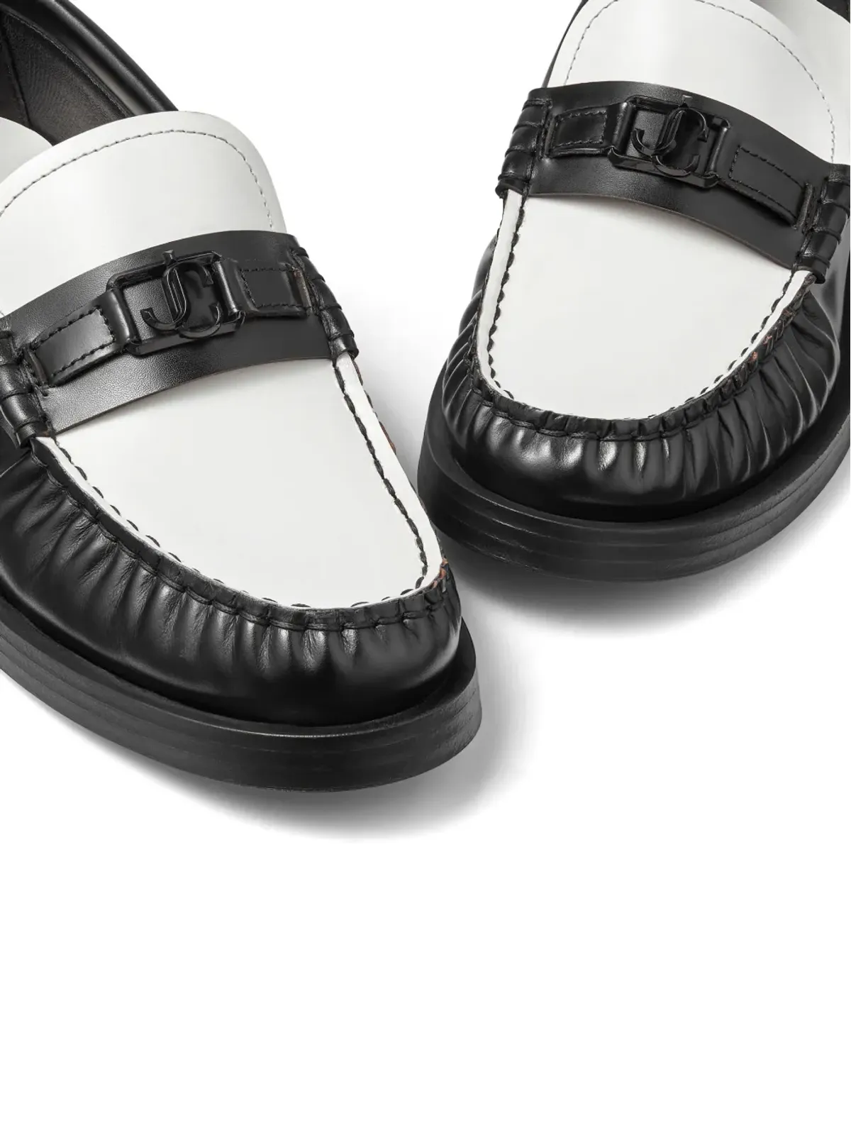 Jimmy Choo アディー ロゴプレート レザー ローファー ブラック - 画像5