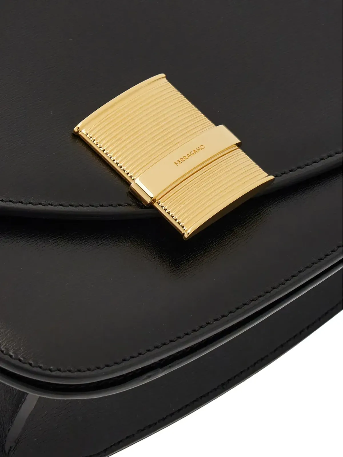 Ferragamo 小型アシンメトリーレザー クロスボディバッグ - 画像5