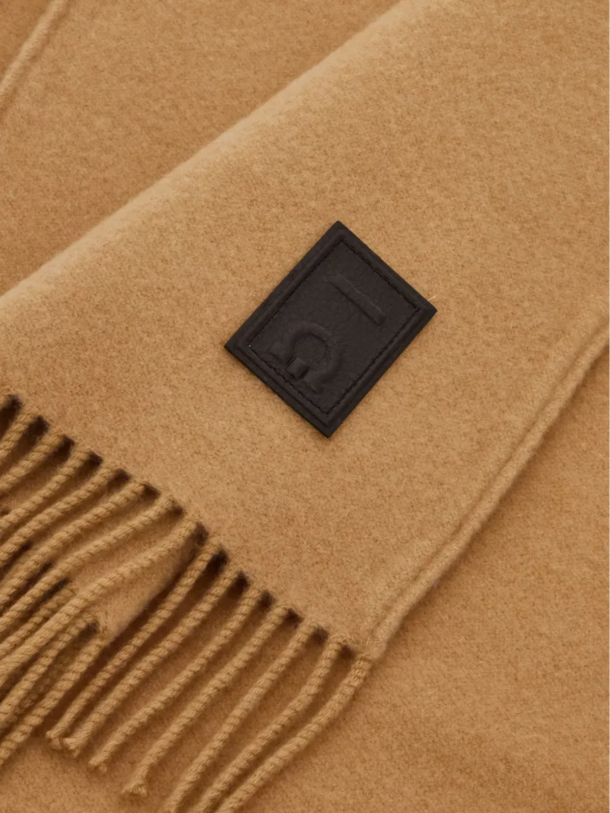 Ferragamo ロゴパッチ フード付きストール - 画像3